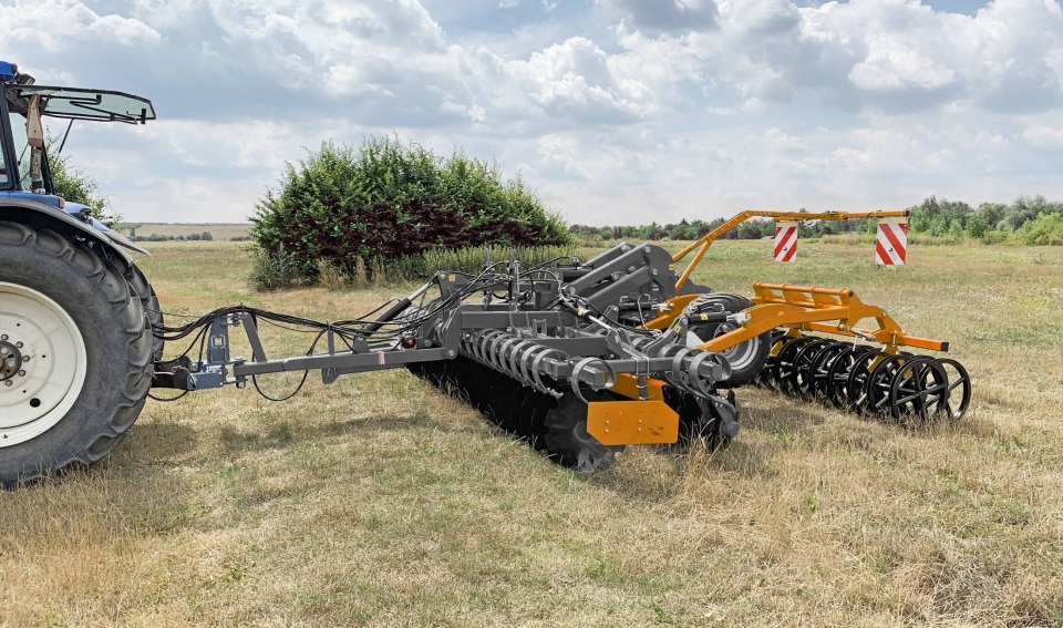 Scheibenegge "TAL-K 12,0H" mit Fahrwerk - hydraulisch klappbar 