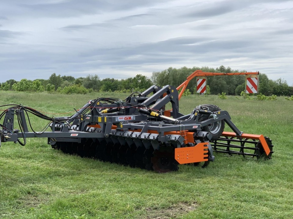 Kurzscheibenegge "GAL-K 10,0H" hydraulisch klappbar mit Fahrwerk