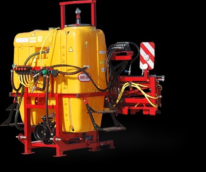 Feldspritze aufgehangt mit hydraulisch aufklappbaren Gestange von Hinten  TL 1215