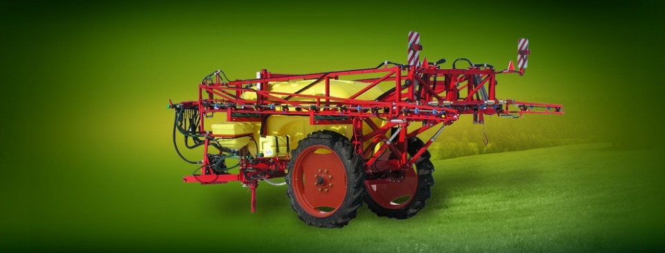 Feldspritze gezogen mit mechanisch aufklappbaren Gestange auf Seiten TL 1715