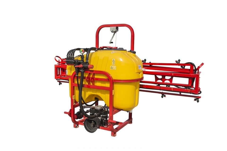 Feldspritze angehangt  ZGZ 312 