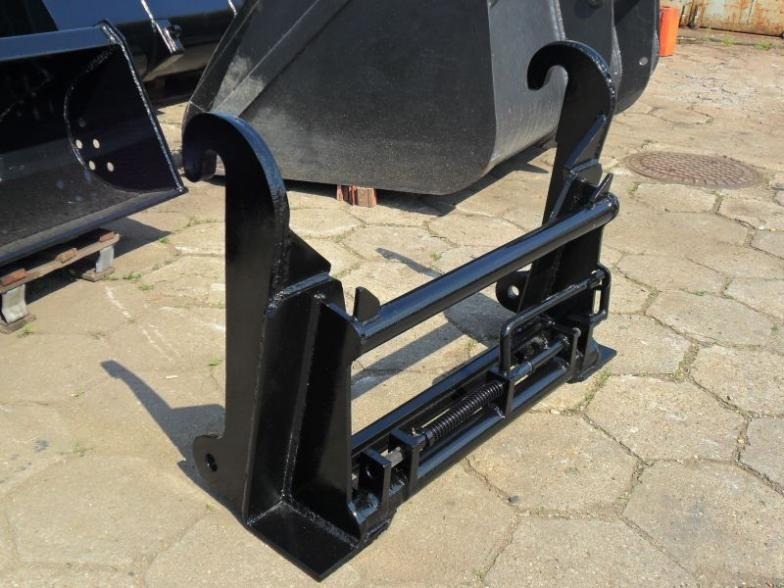 &Uuml;bergangs Aufnahme  "JCB Q-FIT"  - MANITOU 