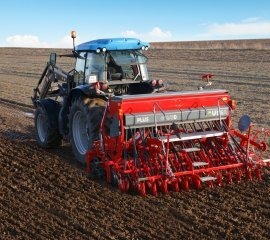 Mechanische Bodenbearbeitungs-S&auml;maschinenkombination mit Zinkenaggregat  " FM 400/3 "