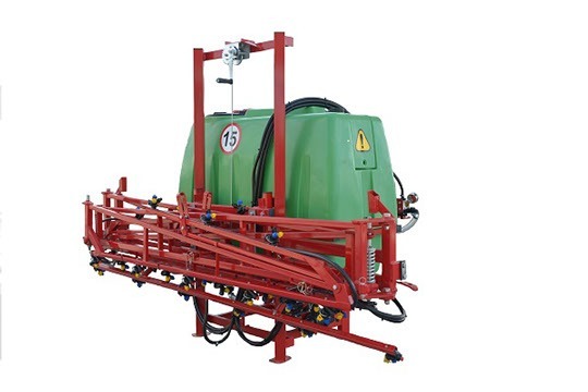 Feldspritze angehangt - Behalter 600/15