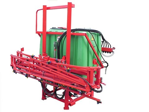 Feldspritze angehangt - Behalter 1000/15 