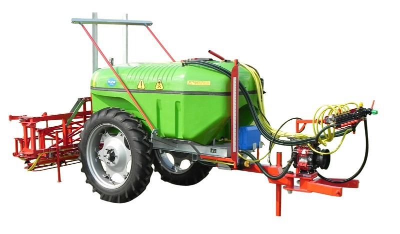 Feldspritze gezogen mit mechanisch aufklappbaren Balken 2018