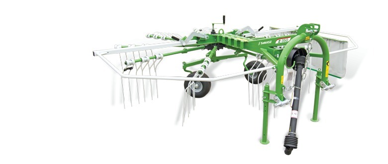 Kreiselschwader "Z-440" angehangt