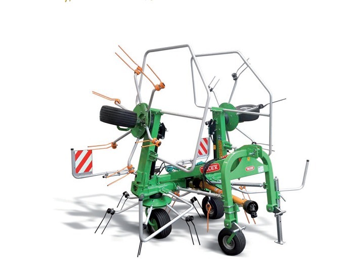 Heuwender 4 Rotor "TORNADO 5,5"  Angehangt