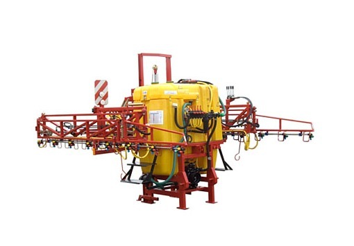 Feldspritze angehangt TL 812 mit hydraulisch aufklappbaren Gestange auf Seiten